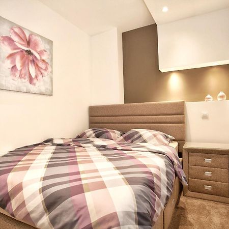 Hostgost Selected Suites - Skadarlija Square Βελιγράδι Εξωτερικό φωτογραφία